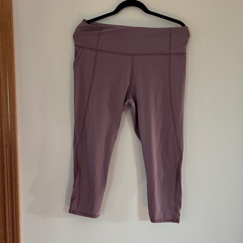 Athleta lilac Supersonic  25 inch inseam legging. Excellent used condition.